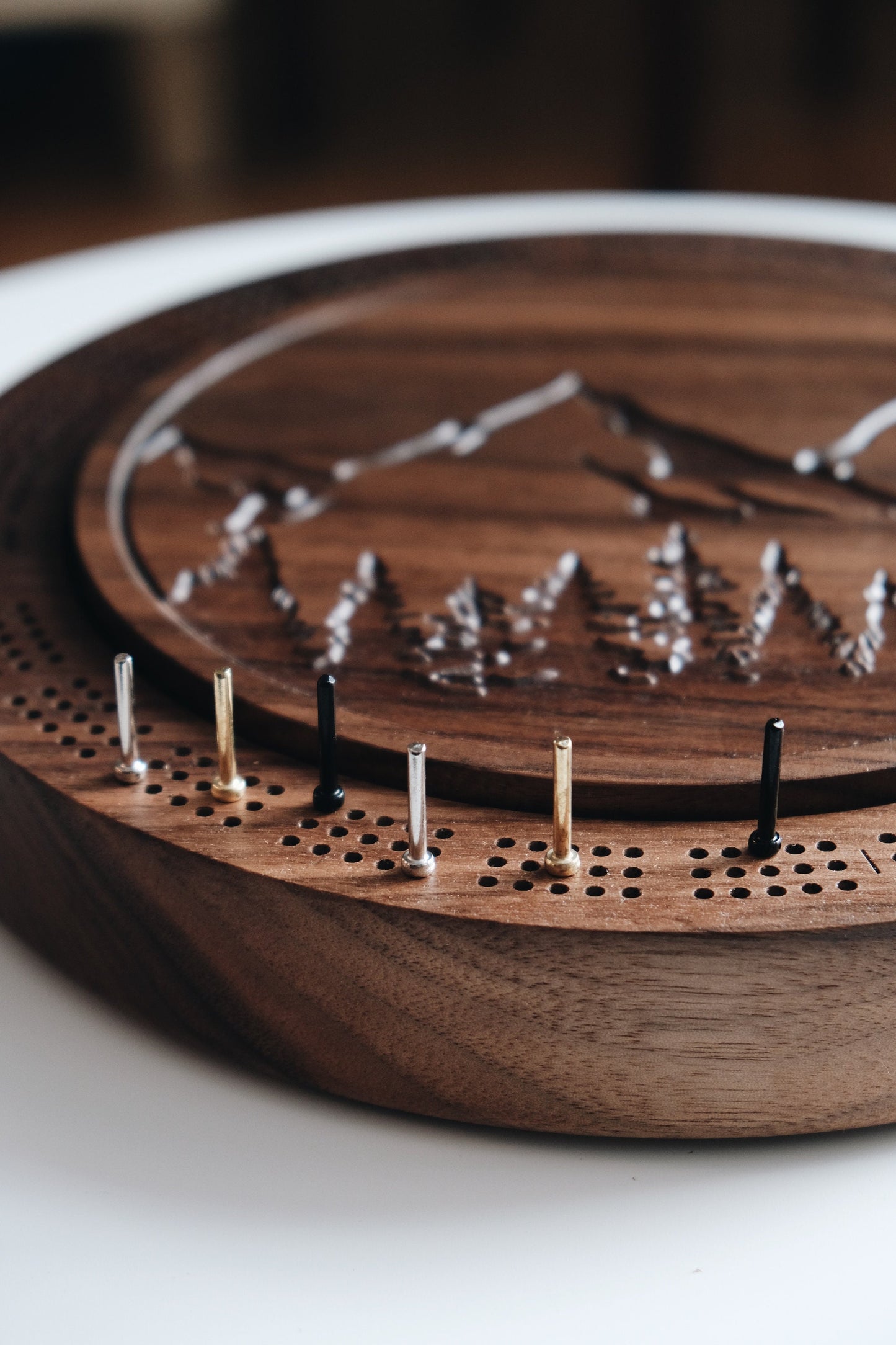 Cribbage board, Round Walnut Pegs