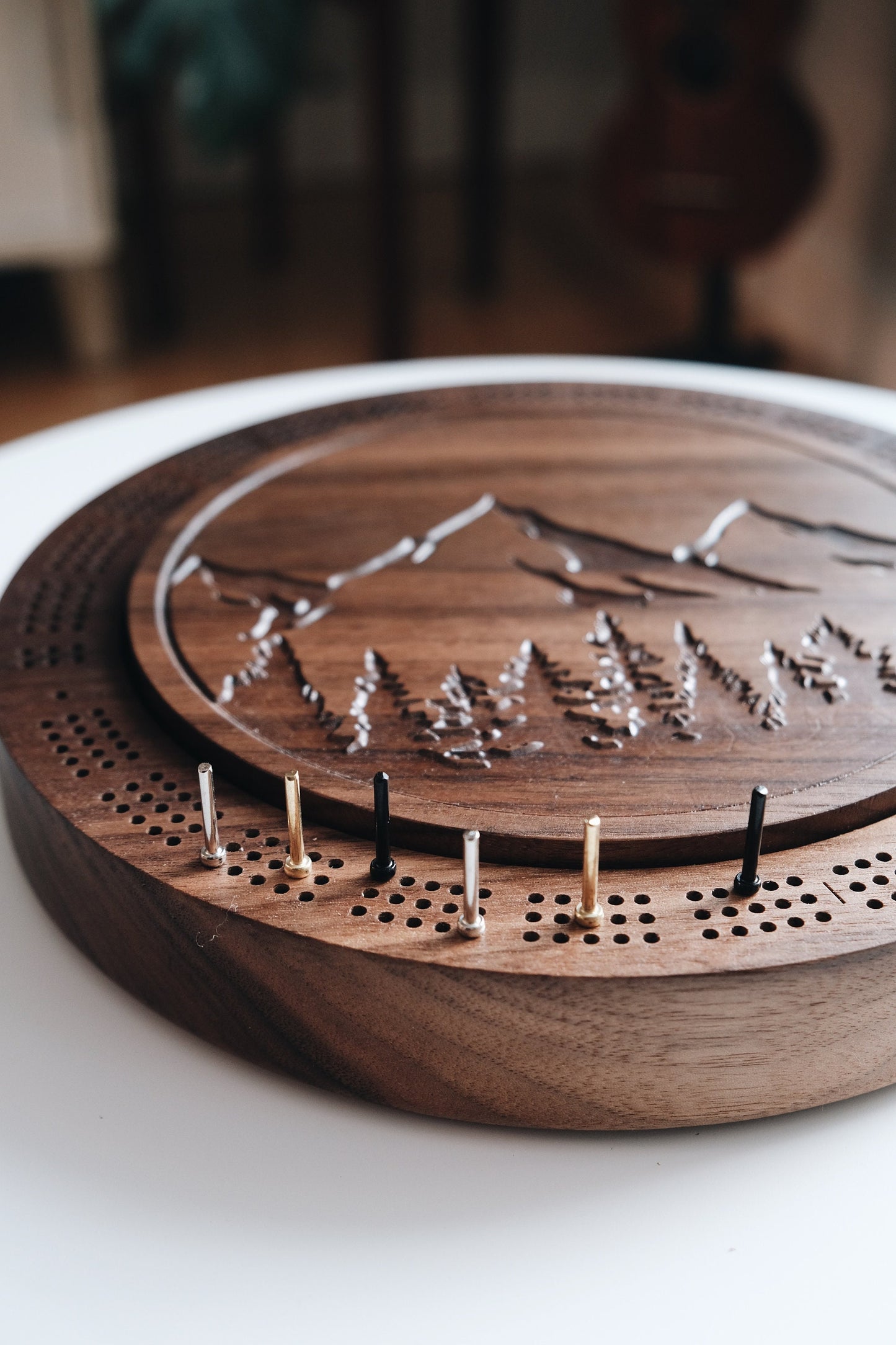 Cribbage board, Round Walnut Angle shot