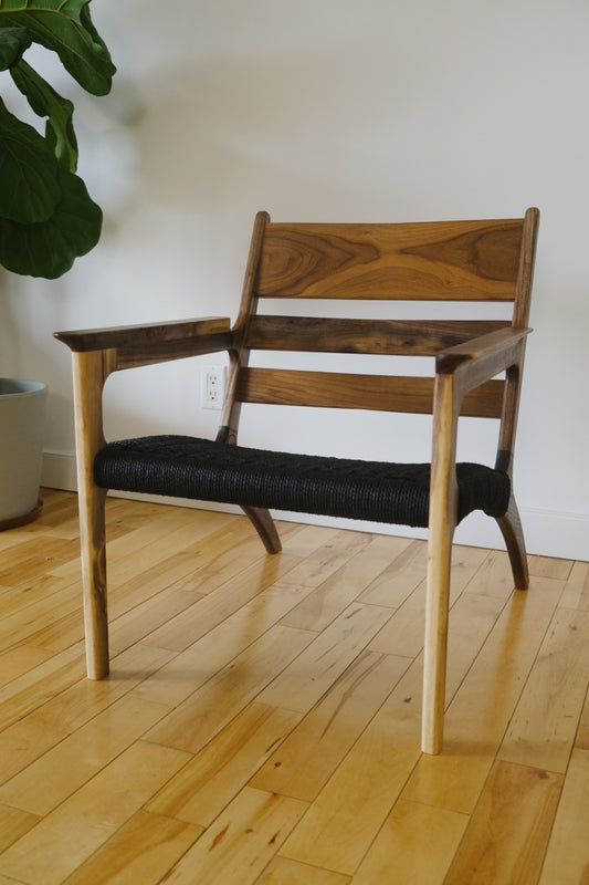 General Lounge Chair